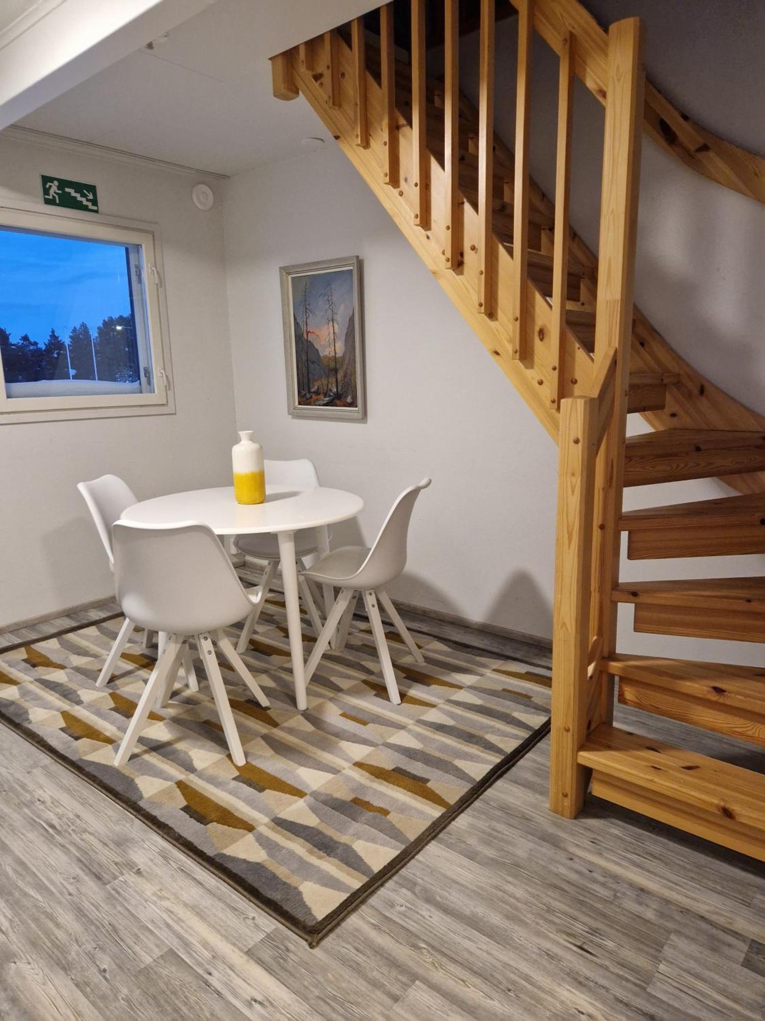 The Sleeping Bear Hotel Инари Екстериор снимка