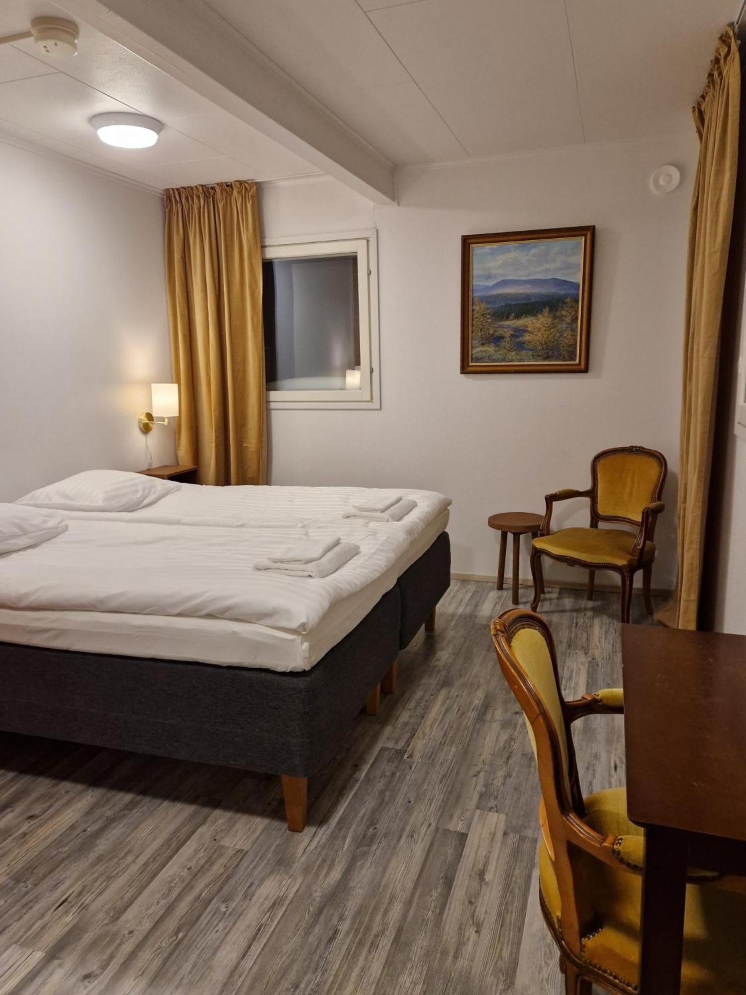 The Sleeping Bear Hotel Инари Екстериор снимка